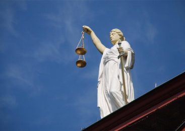 प्रधानमन्त्री फर्किन मानेनन्, प्रतिपक्षी पर्खिन